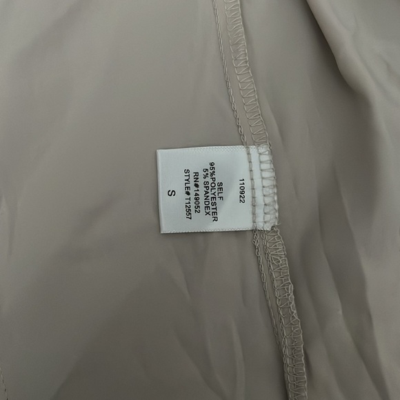 Windsor satin crop top - Picture 3 of 4